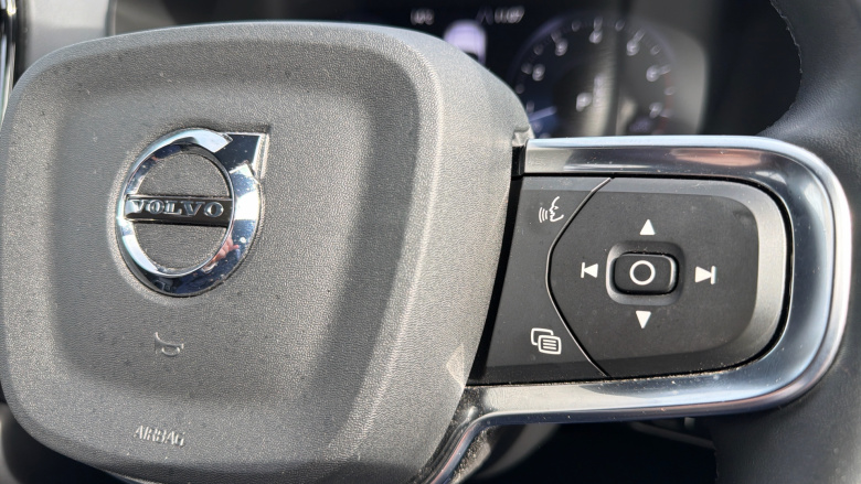 Volvo Xc40 2.0 B4P R DESIGN Pro 5dr AWD Auto Petrol Estate